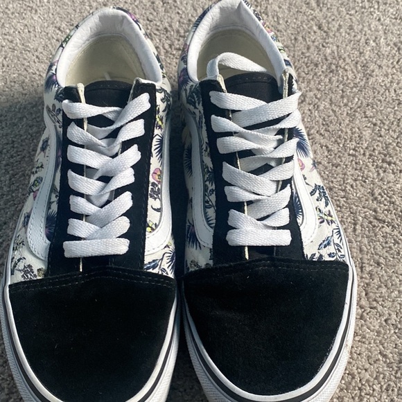 Vans Shoes - Vans. Size 7